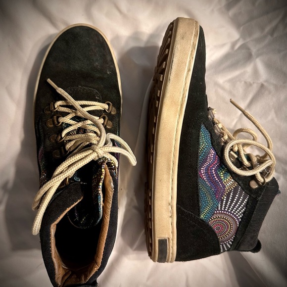 Colorful Patterned High-Top Sneakers - Picture 2 of 4